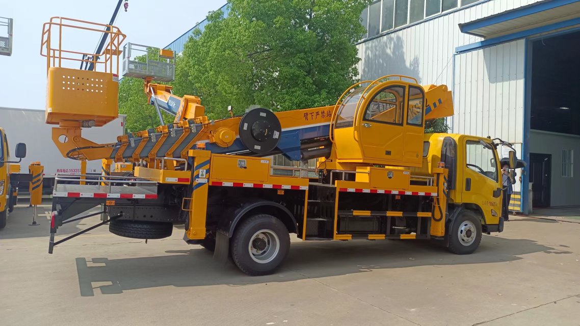 32米伸縮臂高空作業(yè)車